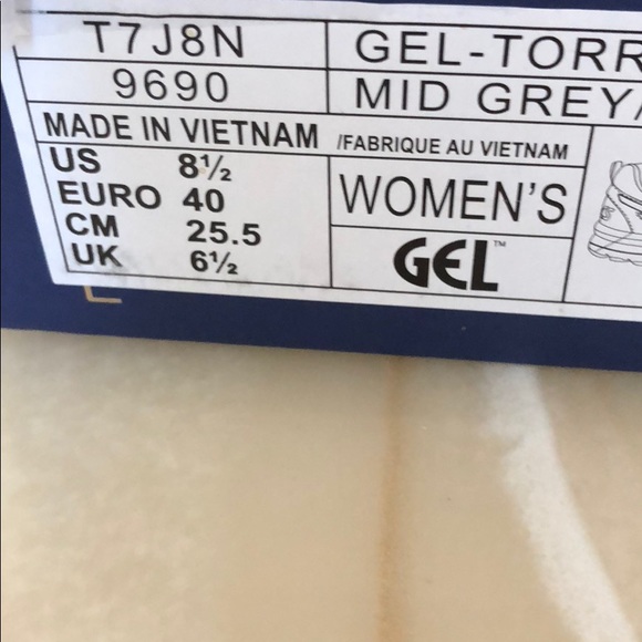 NIB women’s ASICS shoes  - Picture 8 of 8